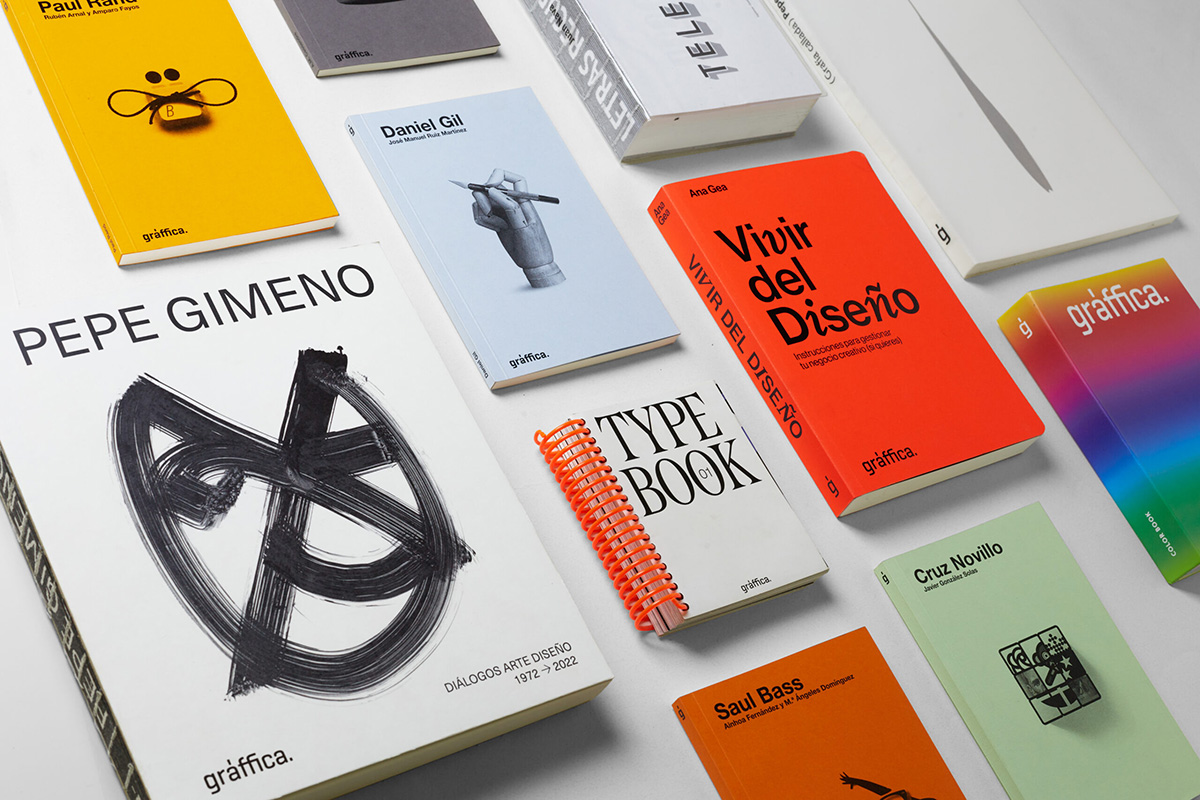 Imagen que muestra repertorio de la biblioteca de Gràffica. Gràffica como medio de diseño gráfico tiene un espacio físico.