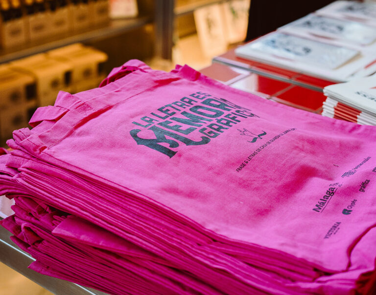 Málaga Type v6 tote bag