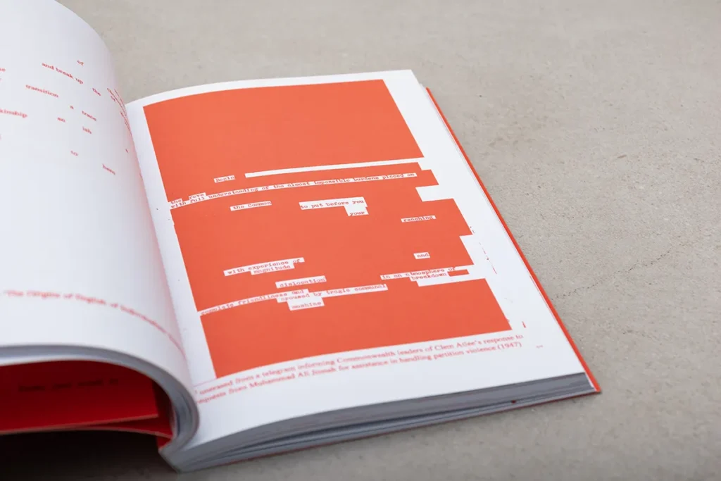 Ejemplo de revista independiente política que utiliza el formato impreso para analizar sociedad, poder y cultura.