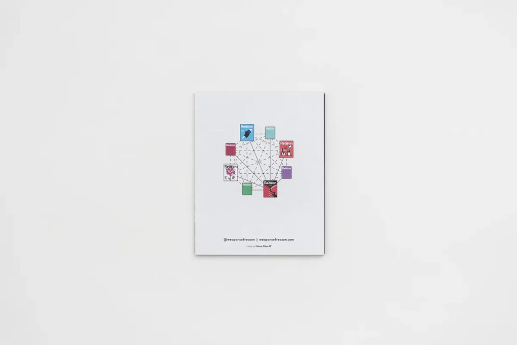 Revista independiente política impresa, ejemplo de diseño editorial contemporáneo aplicado al análisis social y cultural.